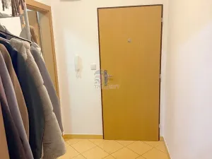 Pronájem bytu 2+kk, Praha - Hloubětín, Slévačská, 46 m2