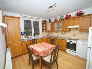 Prodej bytu 3+1, Hevlín, 87 m2