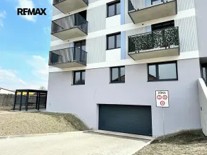 Pronájem garážového stání, Kladno, Štěpána Rautenstraucha, 13 m2