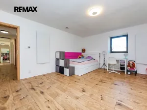 Prodej rodinného domu, Černuc, 330 m2