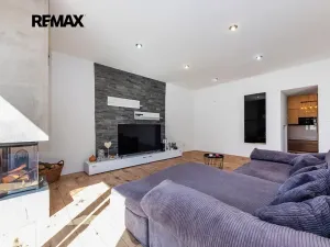 Prodej rodinného domu, Černuc, 330 m2