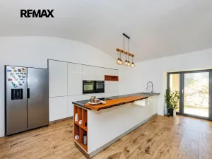 Prodej rodinného domu, Černuc, 330 m2