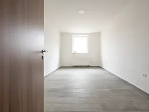 Prodej výrobních prostor, Žarošice, 2250 m2