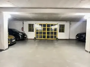 Pronájem garážového stání, Praha - Vokovice, Ke dvoru, 15 m2