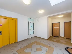 Pronájem bytu 1+kk, Praha - Řeporyje, Wiesenthalova, 34 m2