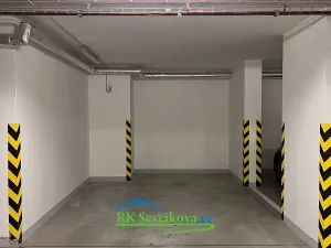 Pronájem garážového stání, Brno, Sentická, 17 m2