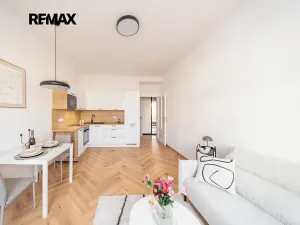 Pronájem bytu 2+kk, Praha - Nusle, Jaromírova, 46 m2