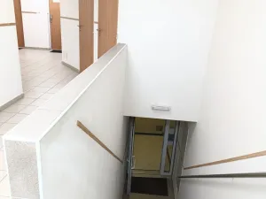 Pronájem obchodního prostoru, Tišnov, nám. Komenského, 26 m2