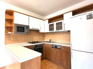 Pronájem bytu 3+1, Praha - Kobylisy, Třebenická, 65 m2