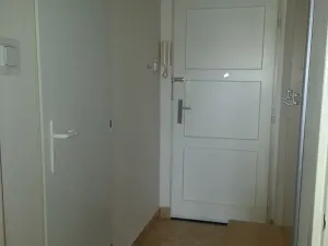 Pronájem bytu 1+kk, Praha - Vršovice, Jerevanská, 18 m2