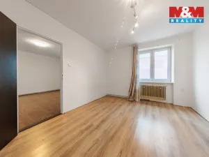Prodej bytu 3+1, Karlovy Vary - Dvory, Lipová, 62 m2