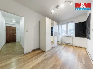 Prodej bytu 3+1, Karlovy Vary - Dvory, Lipová, 62 m2