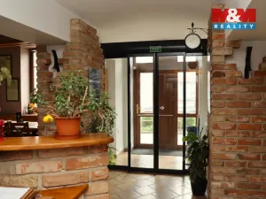 Pronájem restaurace, Holice, Smetanova, 220 m2