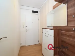 Pronájem bytu 2+kk, Praha - Prosek, Jablonecká, 55 m2