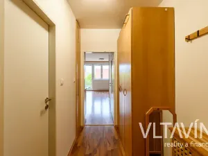 Pronájem bytu 1+kk, Praha - Troja, Hnězdenská, 39 m2