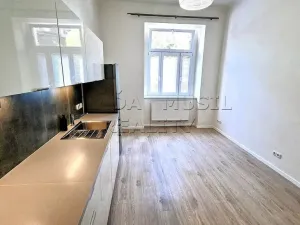 Pronájem bytu 2+kk, Praha - Libeň, Novákových, 36 m2