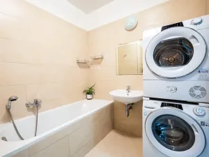 Pronájem bytu 1+kk, Praha - Letňany, Štanderova, 37 m2