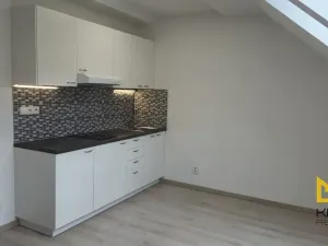 Pronájem bytu 2+kk, Praha - Smíchov, Nádražní, 35 m2