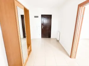 Pronájem bytu 1+kk, Praha - Újezd nad Lesy, Staroújezdská, 35 m2