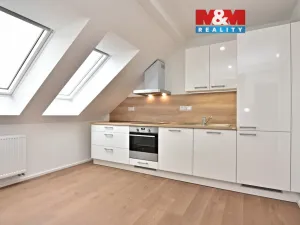 Pronájem bytu 1+kk, Mladá Boleslav, náměstí Republiky, 35 m2