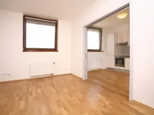 Pronájem kanceláře, Praha - Smíchov, Štefánikova, 168 m2