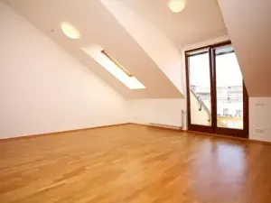 Pronájem kanceláře, Praha - Smíchov, Štefánikova, 168 m2