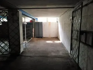 Pronájem garážového stání, Kladno, Pařížská, 15 m2