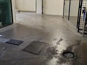 Pronájem garážového stání, Praha - Holešovice, U Pergamenky, 10 m2