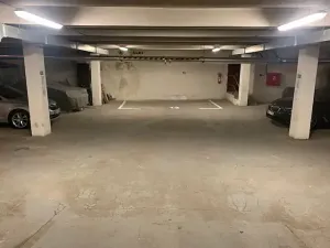 Pronájem garážového stání, Praha - Holešovice, Osadní, 11 m2
