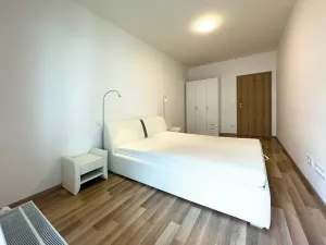 Pronájem bytu 2+kk, Praha - Strašnice, Zvěřinova, 61 m2