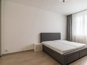 Pronájem bytu 2+kk, Praha - Kamýk, Zárubova, 39 m2