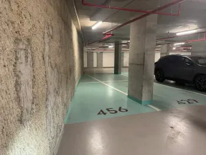 Pronájem garážového stání, Brno, Fuchsova, 9 m2