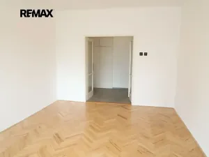 Pronájem bytu 2+1, Praha - Podolí, Podolská, 67 m2