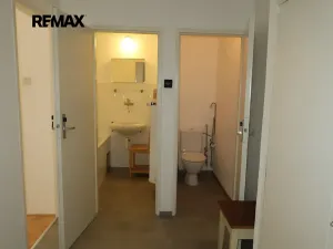 Pronájem bytu 2+1, Praha - Podolí, Podolská, 67 m2