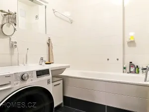 Pronájem bytu 2+1, Praha - Žižkov, Jeseniova, 60 m2