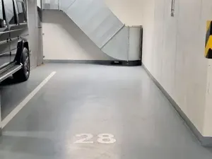 Pronájem garážového stání, Praha - Strašnice, Gutova, 20 m2