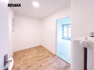 Pronájem obchodního prostoru, Praha - Vinohrady, Vinohradská, 20 m2