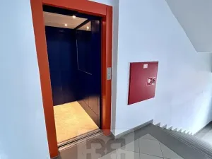 Pronájem bytu 2+kk, Praha - Karlín, Křižíkova, 50 m2