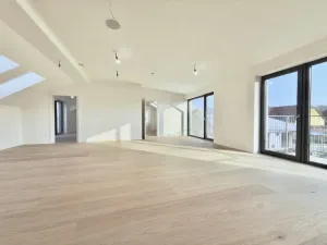 Prodej bytu 4+kk, Praha - Holyně, náměstí Pod lípou, 128 m2