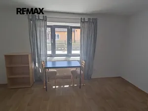 Pronájem atypického bytu, Drahelčice, V Brance, 164 m2
