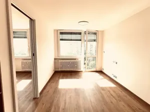 Pronájem bytu 2+kk, Praha - Kobylisy, Taussigova, 48 m2