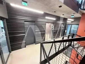 Pronájem kanceláře, Praha - Holešovice, Pod dráhou, 700 m2