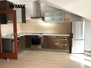 Prodej bytu 1+kk, Nupaky, Za Hotelem, 52 m2
