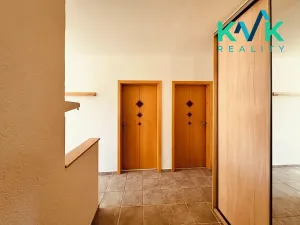 Prodej bytu 2+1, Ostrov, Družební, 66 m2