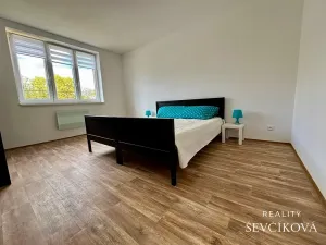 Pronájem bytu 2+kk, Dobřenice, 46 m2
