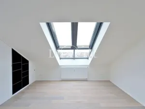 Pronájem bytu 1+kk, Praha - Vinohrady, náměstí Jiřího z Poděbrad, 39 m2