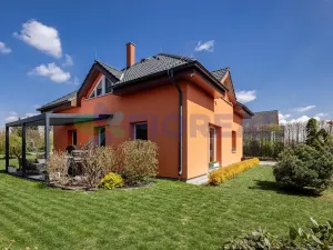 Prodej rodinného domu, Strančice, V Zátiší, 202 m2