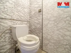 Prodej bytu 3+1, Karlovy Vary - Stará Role, Fibichova, 66 m2