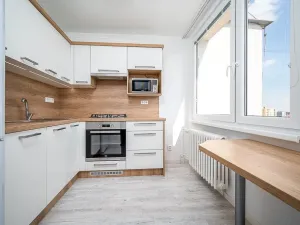 Pronájem bytu 2+1, Pardubice - Zelené Předměstí, nábřeží Závodu míru, 59 m2