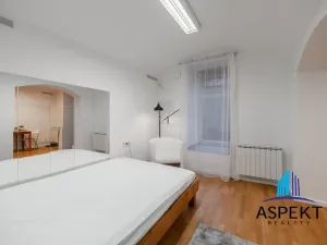 Pronájem bytu 1+kk, Praha - Žižkov, Ondříčkova, 32 m2